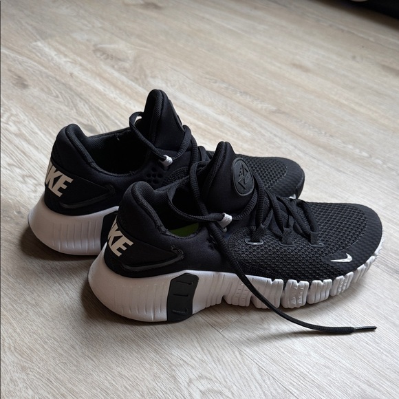 Nike Shoes - Nike Metcon size 8